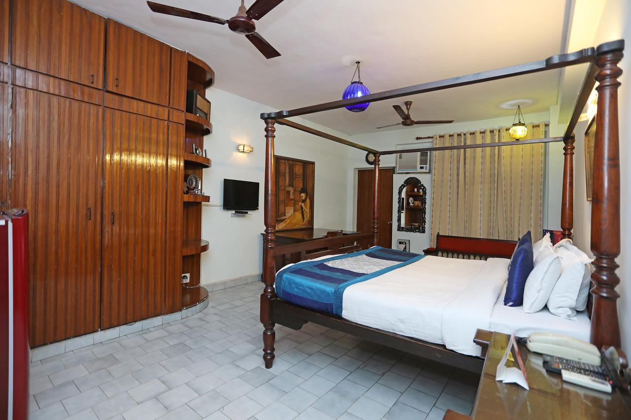 Oyo 1427 Hotel Malhar Haveli Noida Buitenkant foto